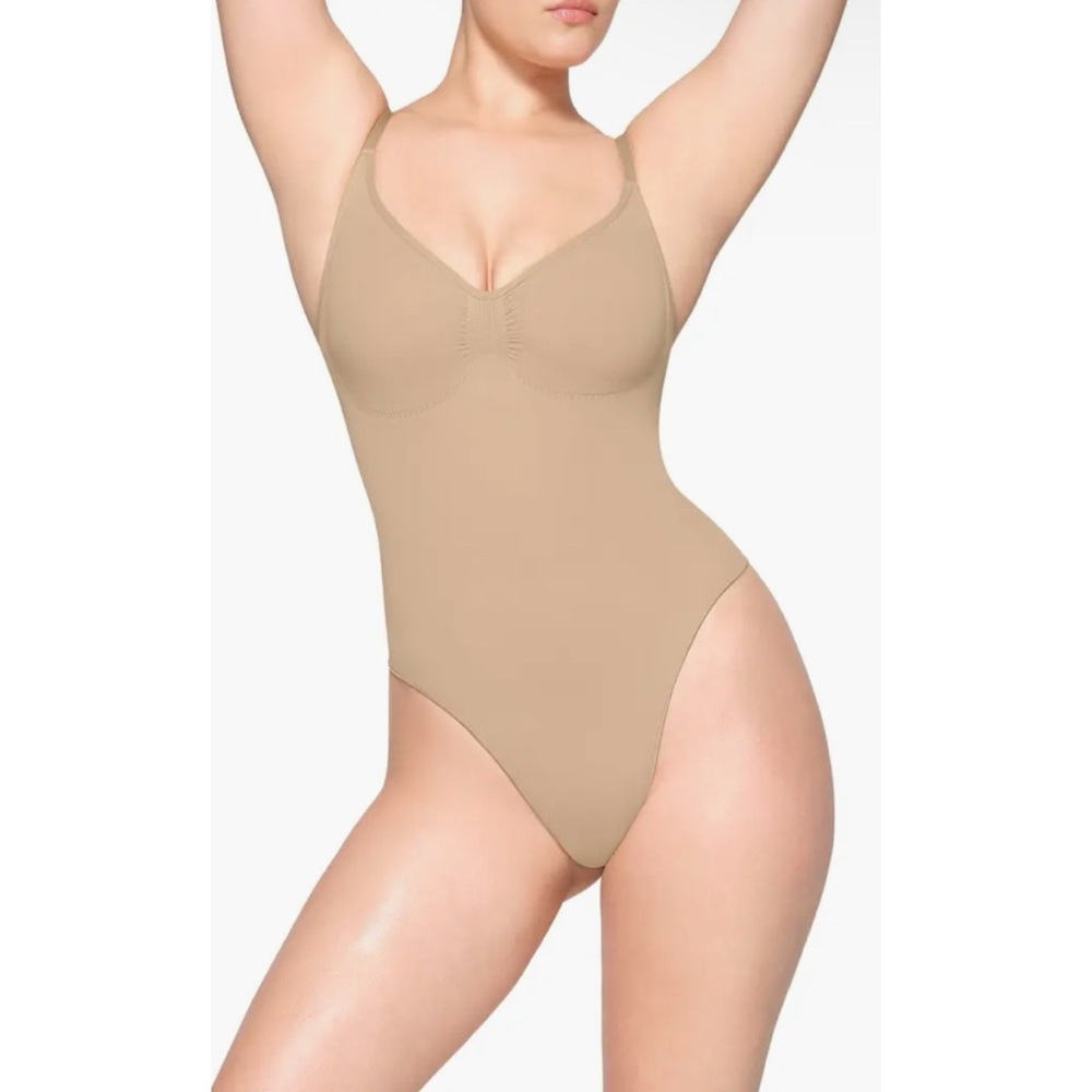 SKIMS Seamless Sculpt Thong Bodysuit ❤️NWT IN STORES❤️